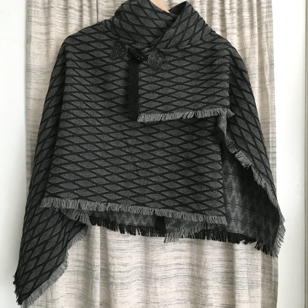 Vtg Black Diamond Knit Fringe Cape Cloak Ornate Kilt Pin Set Whimsigoth Gothic - Picture 3 of 11